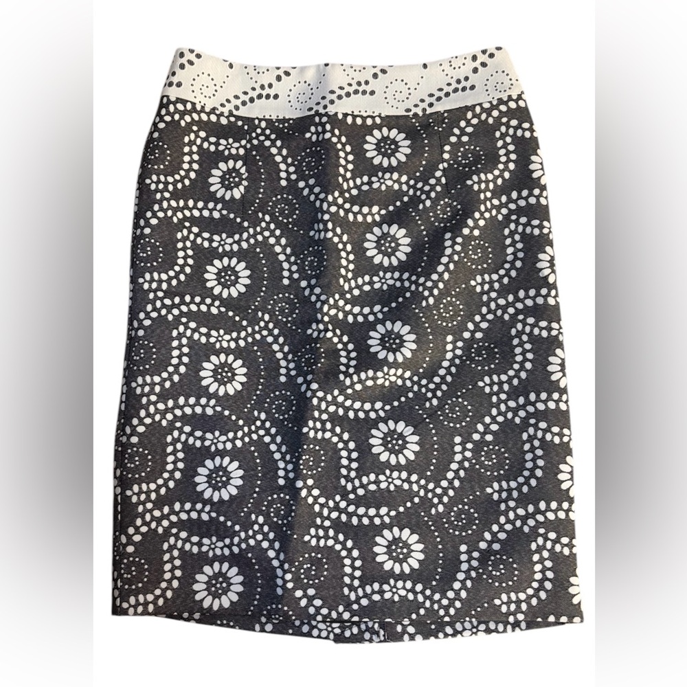 BANANA REPUBLIC Navy and White Embroidered Floral Print Pencil Skirt